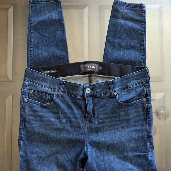 Torrid Bombshell Skinny Jeans Size 16T - Picture 2 of 6